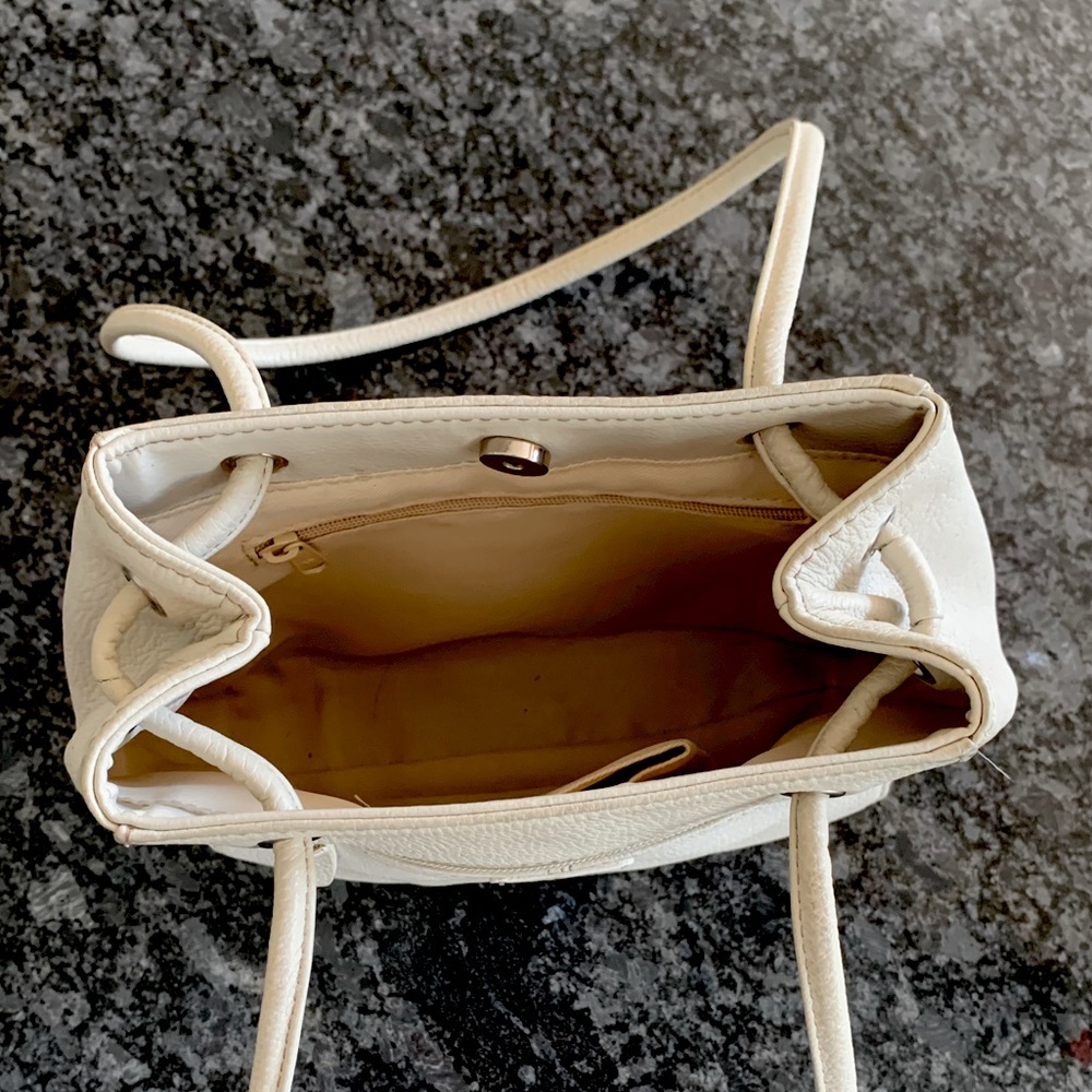 Fossil leather purse in cream - Picture 2 of 3